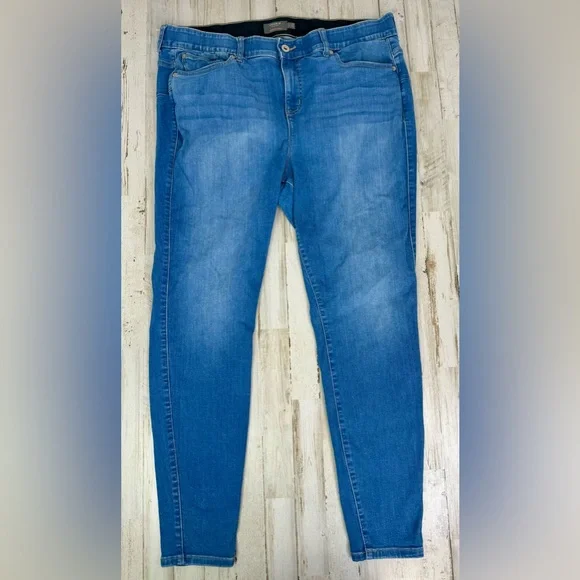 Torrid Jeans Women's Size 22T Blue High-Rise Bombshell Skinny Denim 31" Inseam - Picture 2 of 11